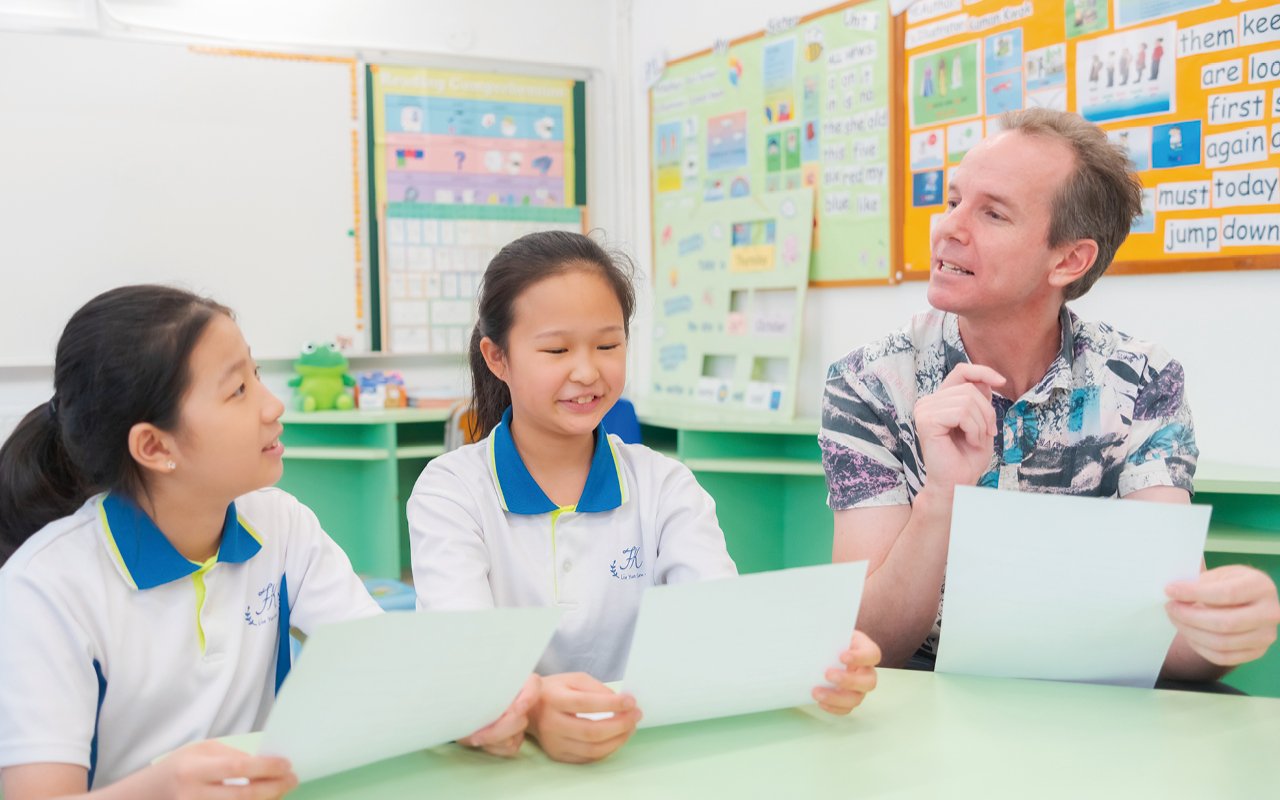 學校致力於為學生建立優質的校園環境，讓其沉浸於濃厚的英語語境中學好英文。