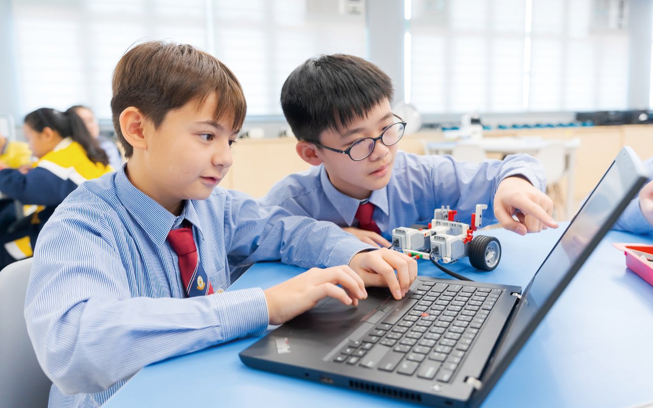 學校創造大量日常生活應用英語的機會，提高學生學習英語的積極性。