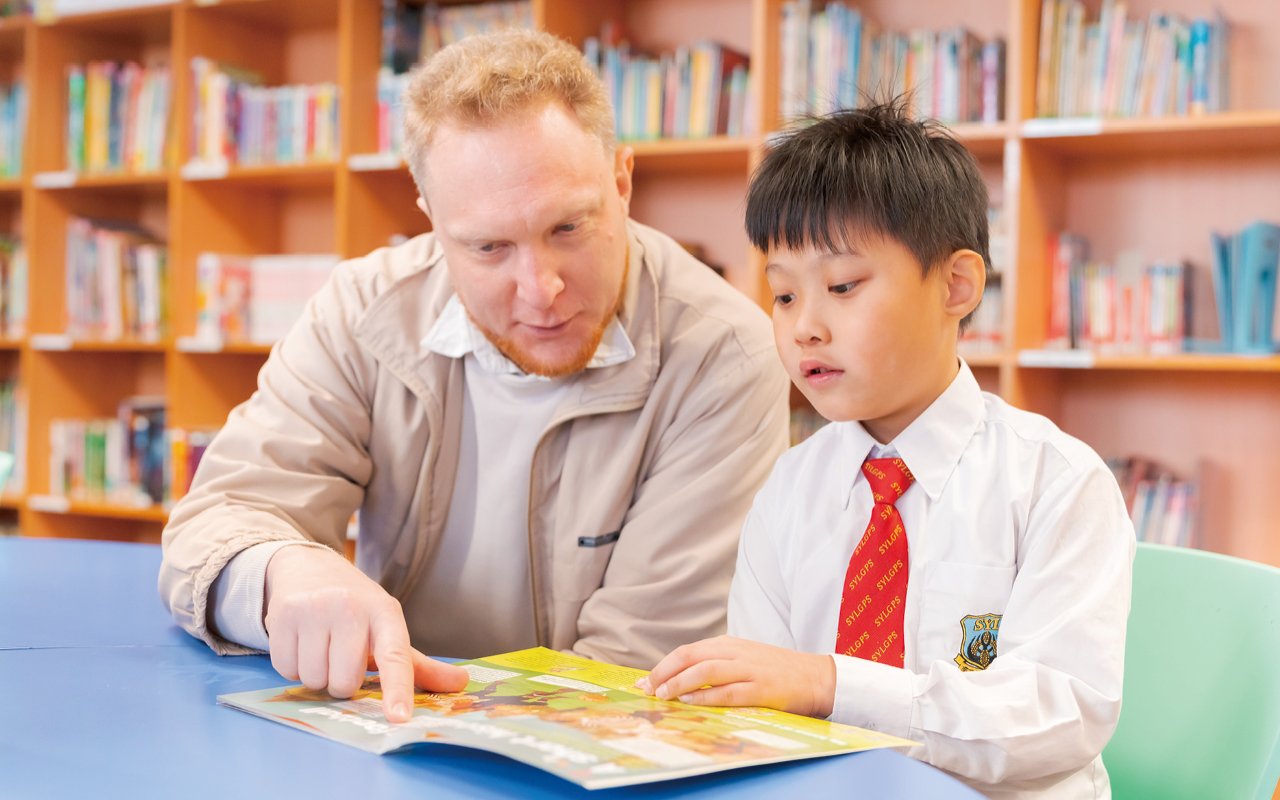 安排外籍英語老師高度參與，優化英語教學效能
