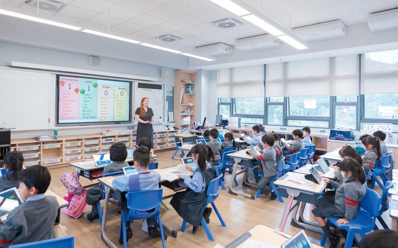 学校投放大量资源，聘请了 3 位外籍英语老师