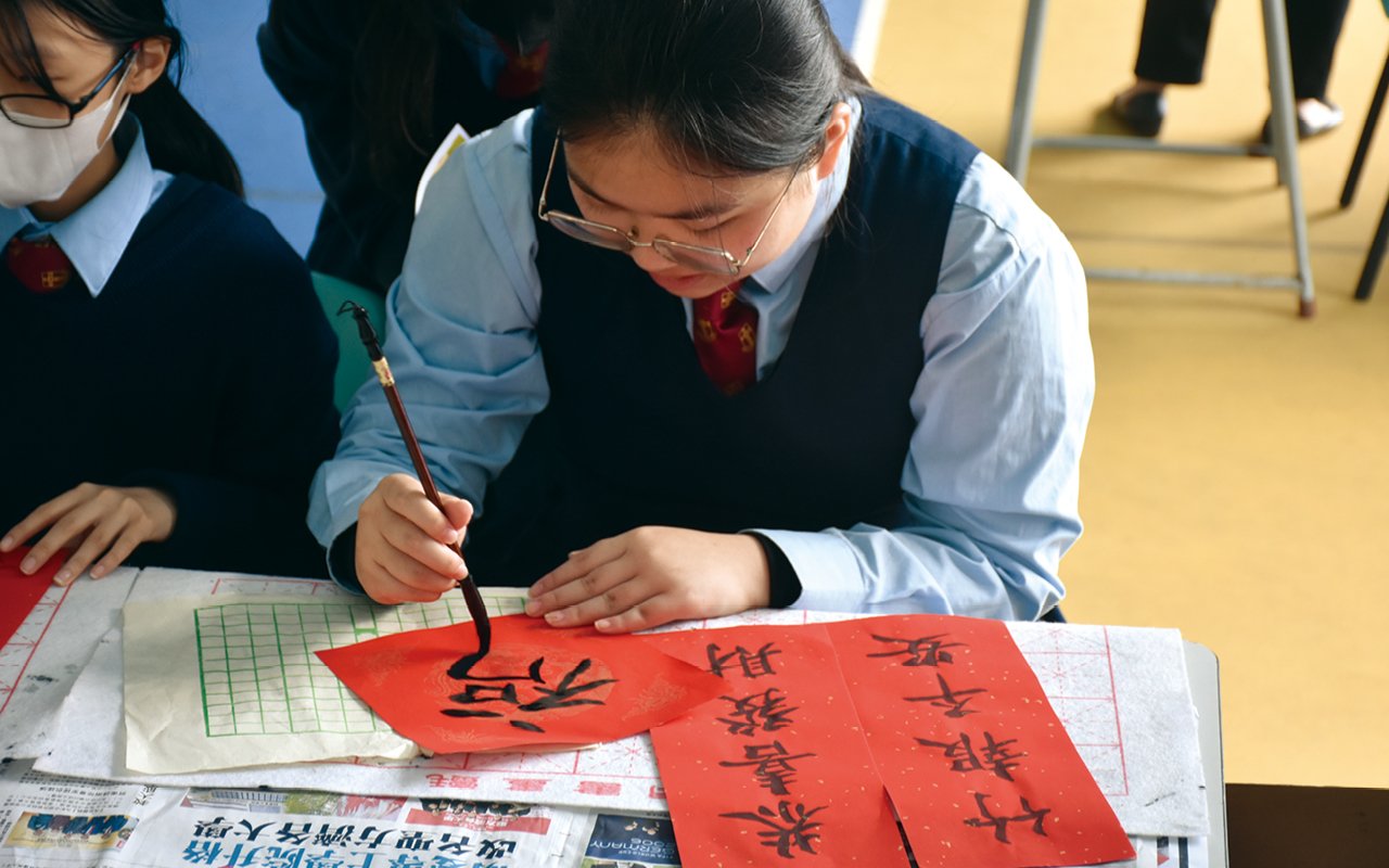 學校在中英文常規課程中加入文化元素