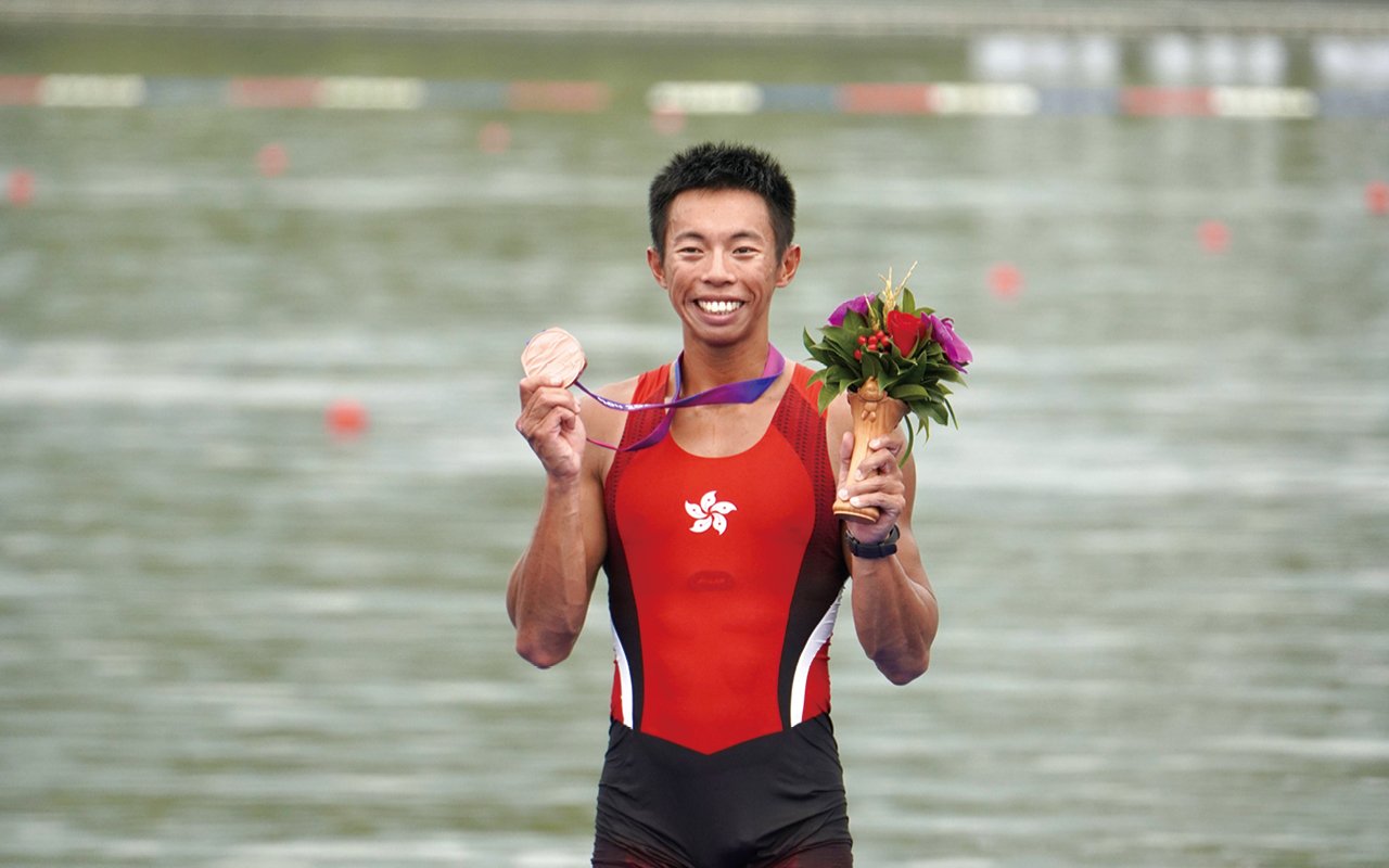 學校的划艇隊便成功培訓了港隊成員