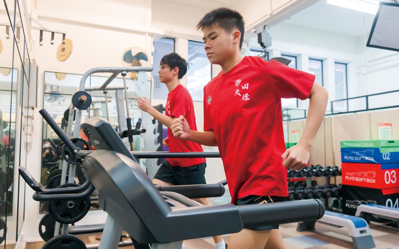 學校積極推動體育、視覺藝術及健康管理與社會關懷等多元化科目