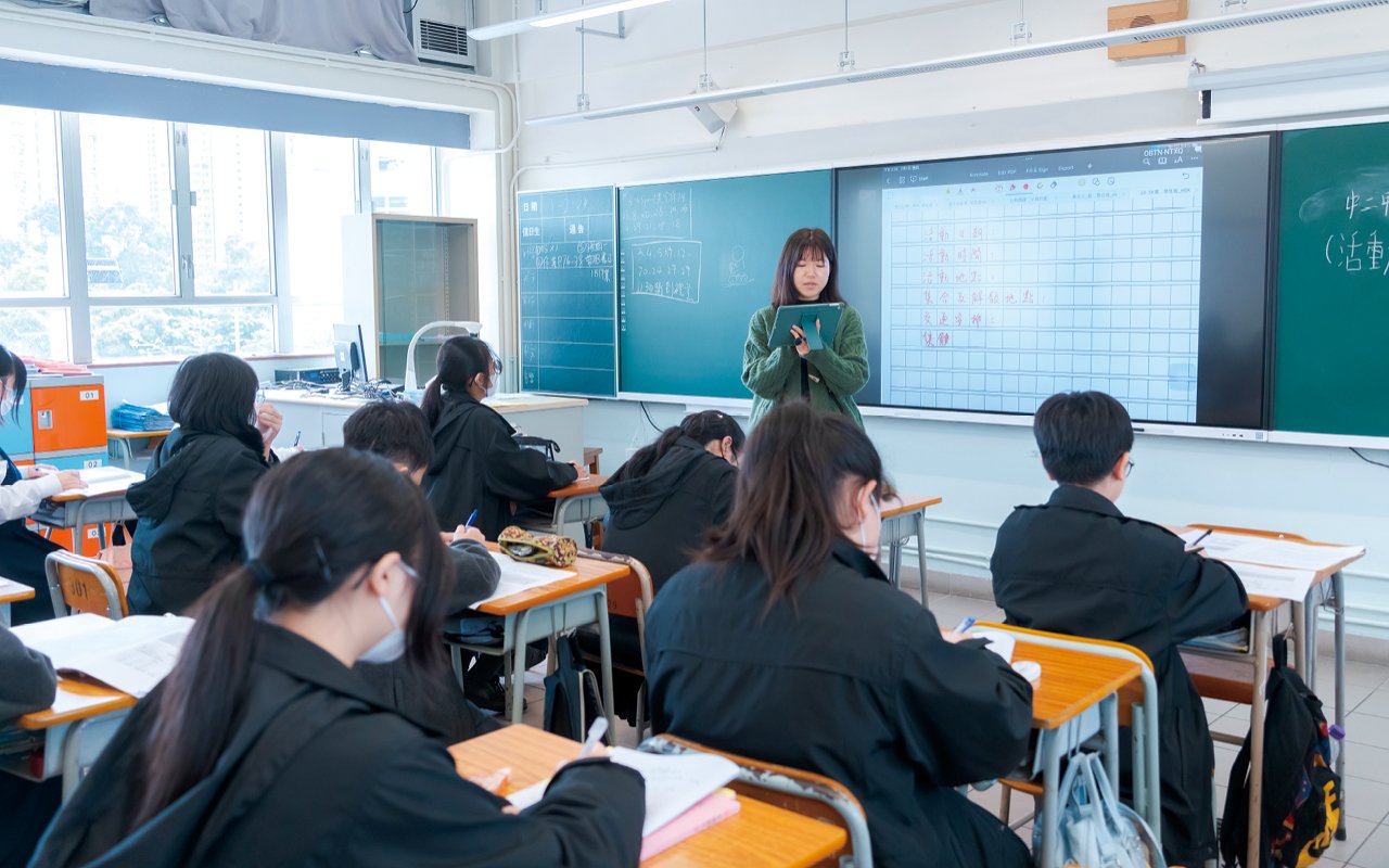 學校編製初中校本資訊及通訊科技與科創科課程 (ICT & STEAM)