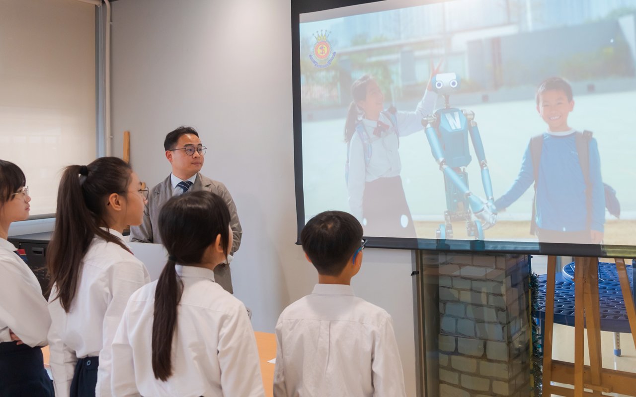 校方透過跨學科課程﹑課外活動等，增進學生的資訊科技知識