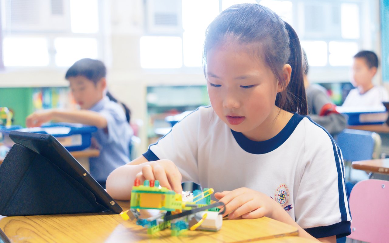 學校設五十多項的課外活動