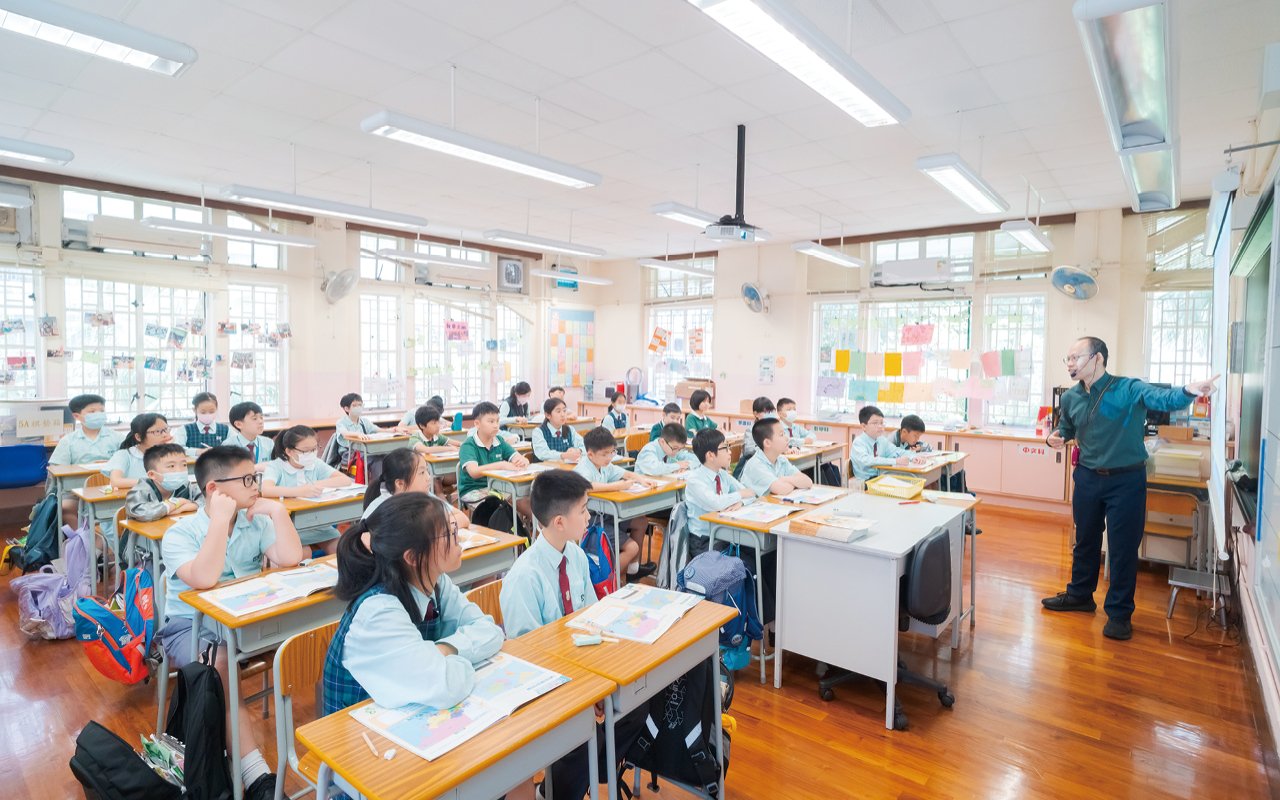 在英文科方面，學校推行跨學科閱讀