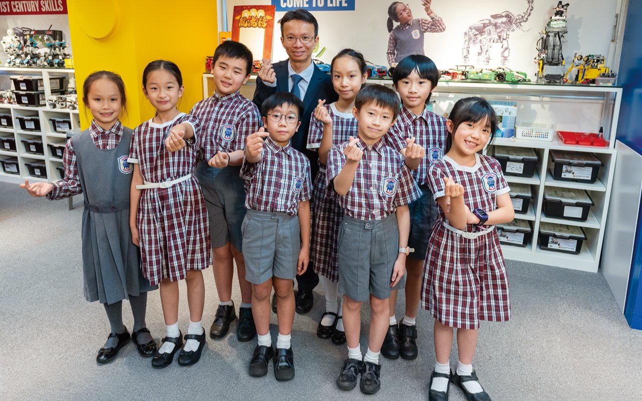 學校以啟發學生潛能為本，致力提供優質的全人教育