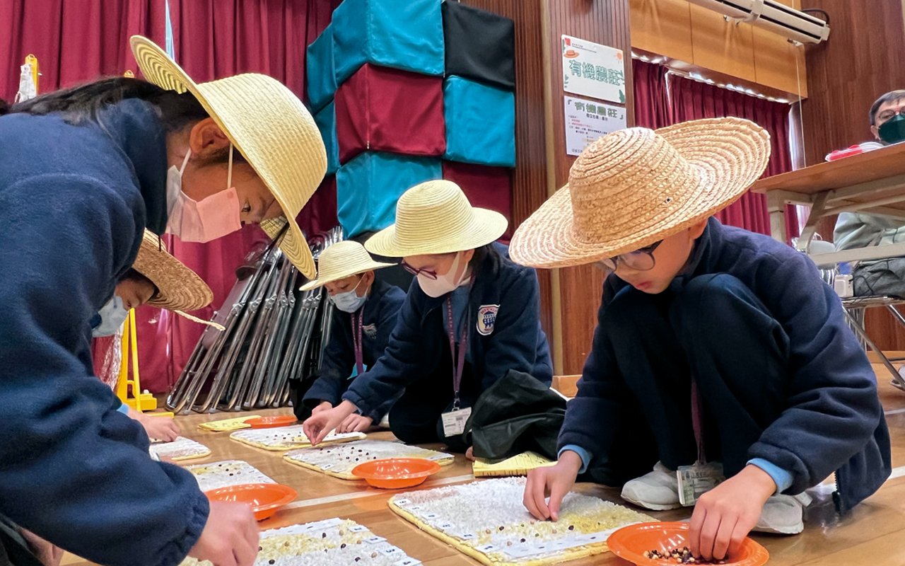 成長課的課程設計及校本輔導活動均配合每年的發展重點