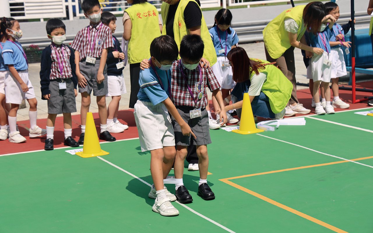 學校是一個充滿關愛的地方，設有「大哥哥大姐姐」配對計劃