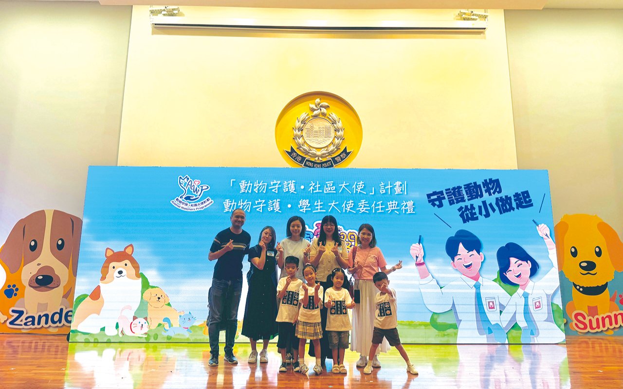 教導學生身體力行，學習照顧不同的小動物
