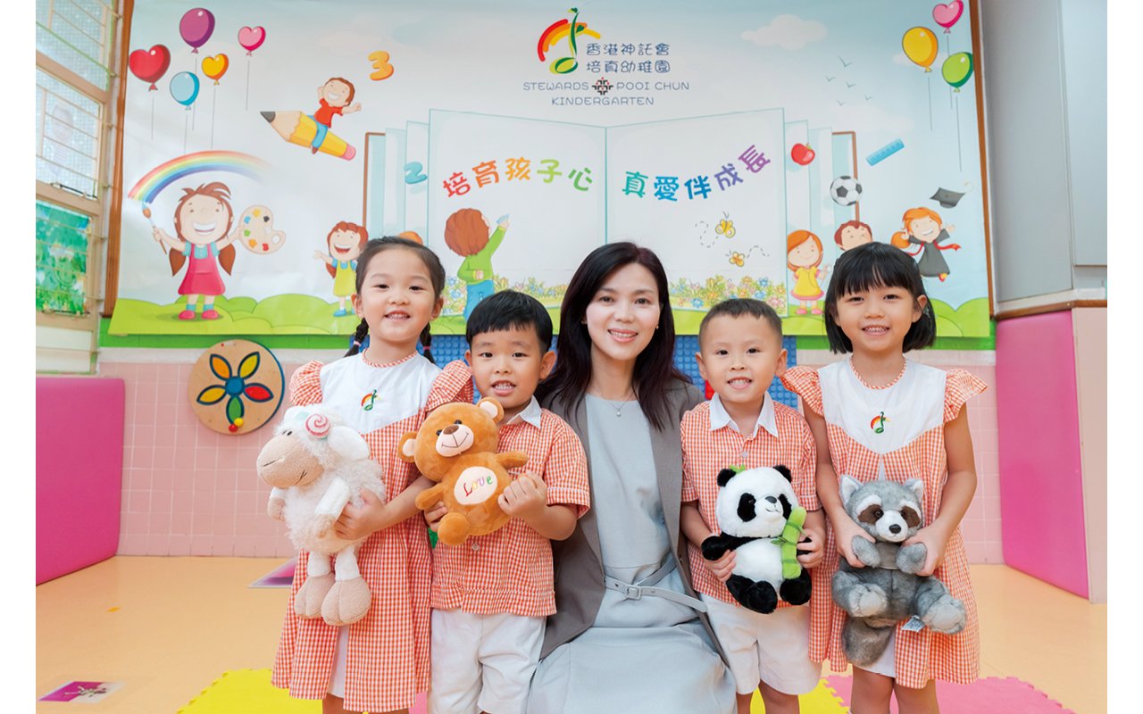 教學團隊本着愛孩子、 愛家長的態度，捨己為人，服務社群，提供良好的學習環境