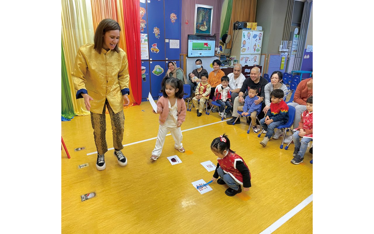 學校着重培養學生具備兩文三語的基礎