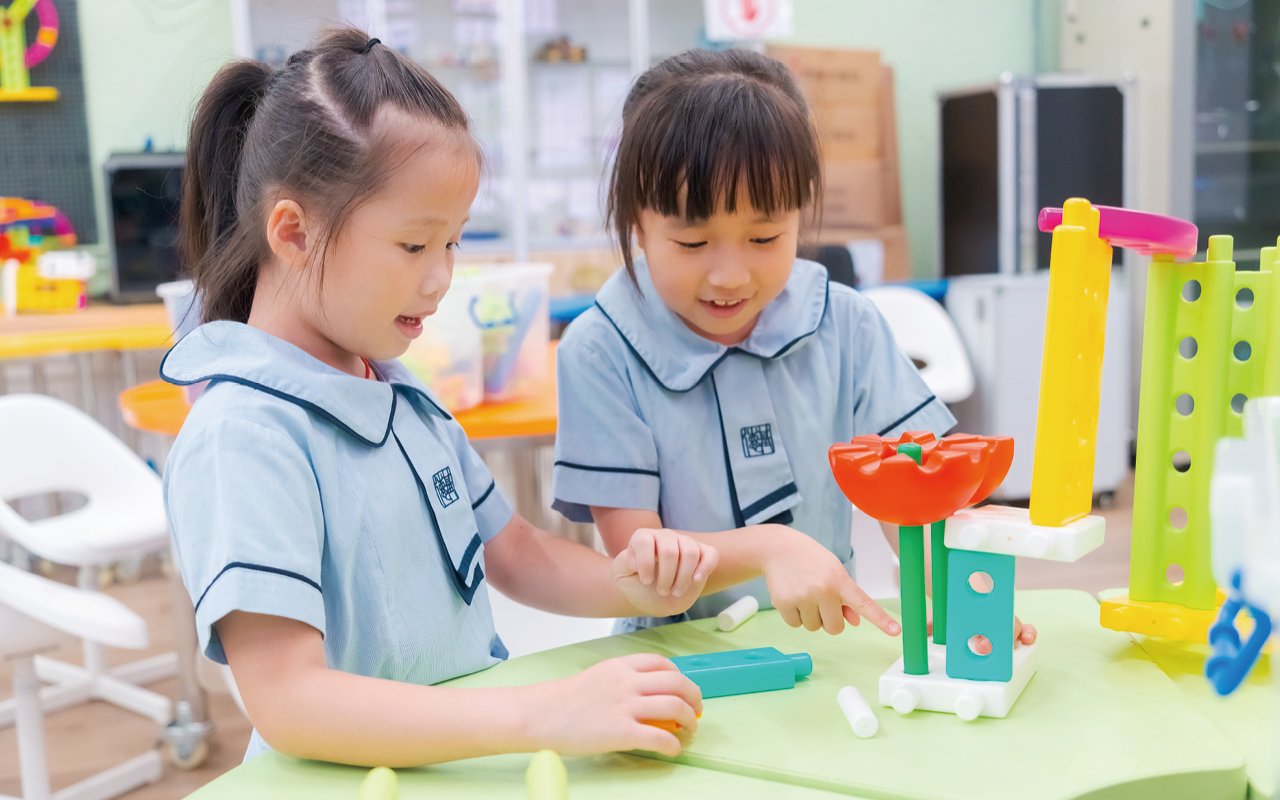 學校設有多元智能課，提供正規課程以外的學習體驗