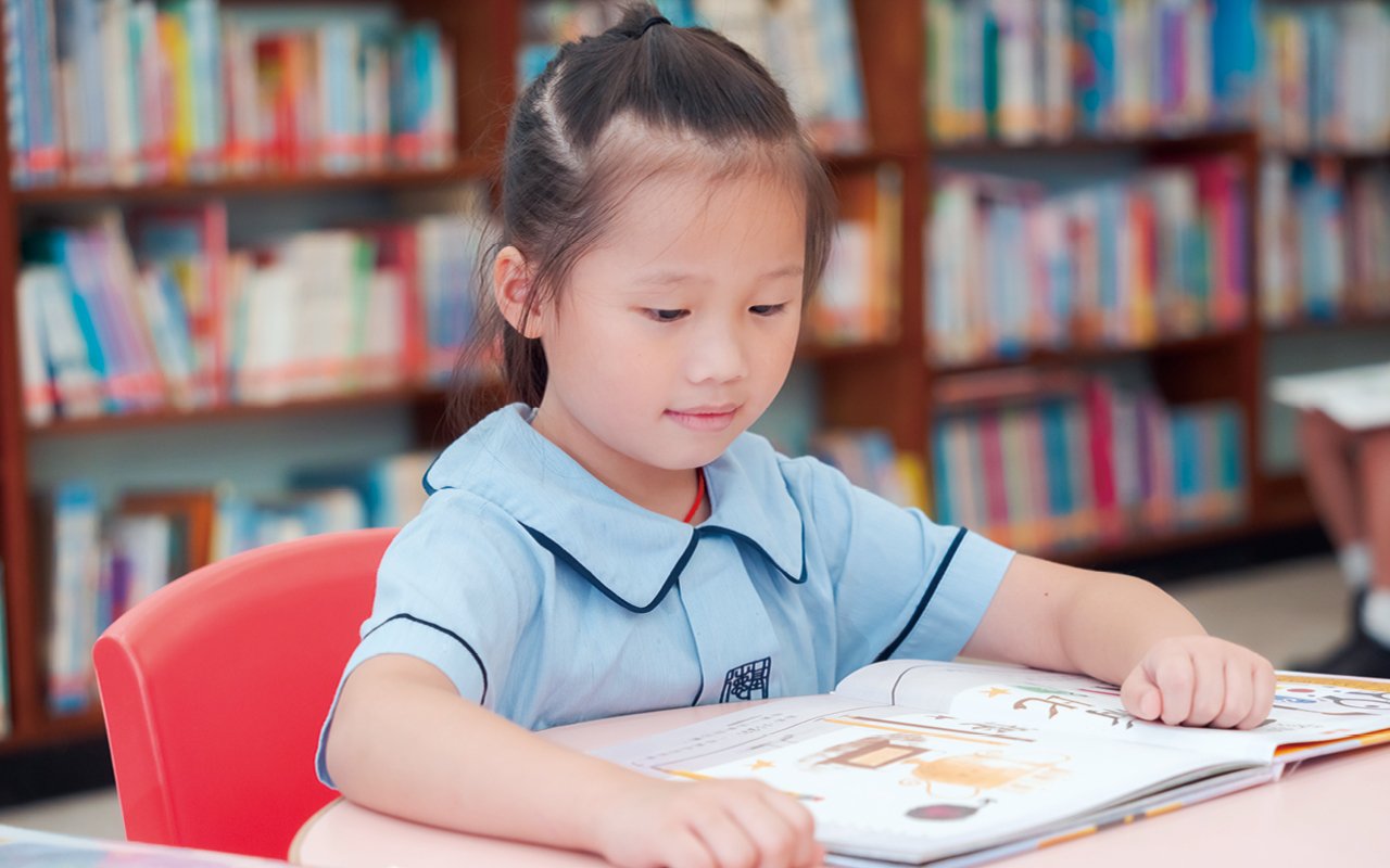 學校亦會引入 AR 圖書，提供不一樣的閱讀體驗