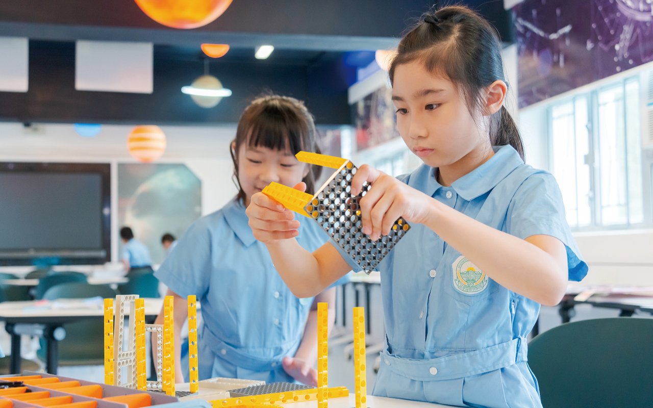 The school will enable students to conduct scientific exploration and thinking training through inquiry activities with different themes.