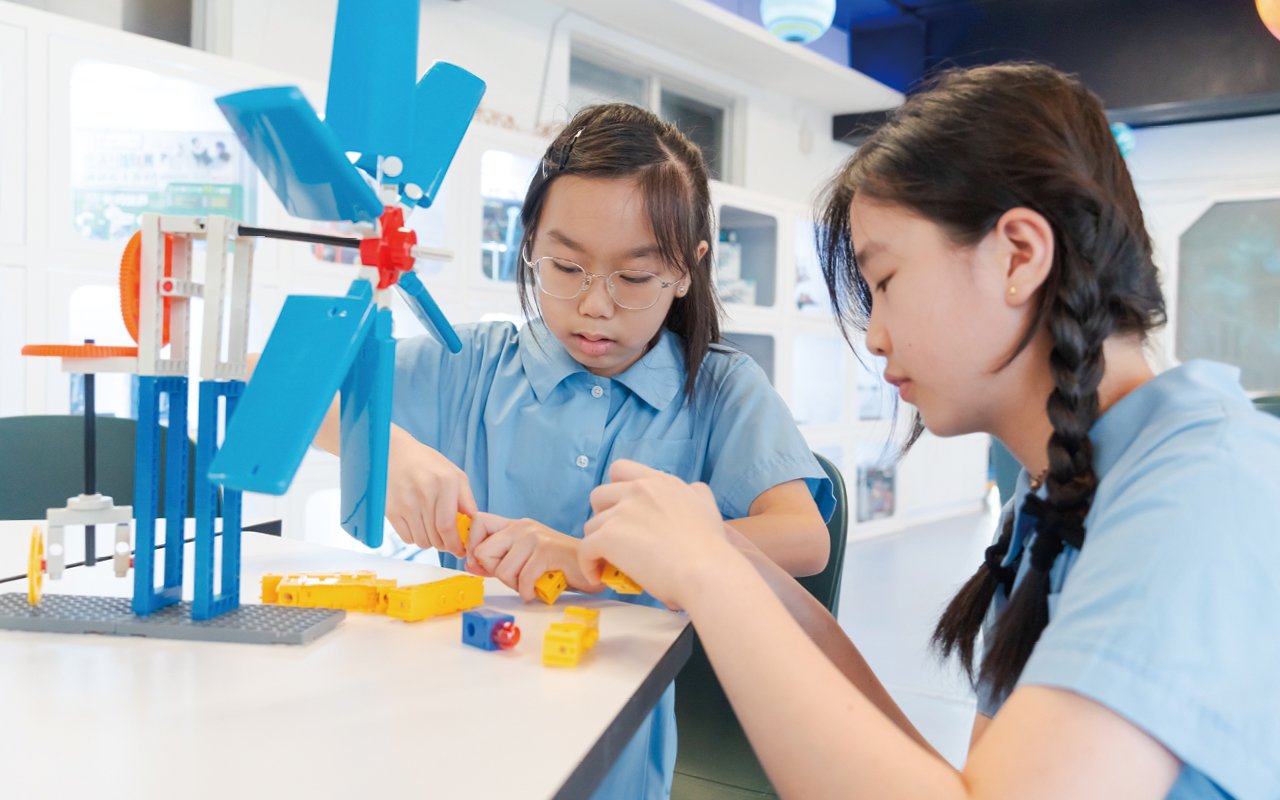 Comprehensive courses are a major feature of the school’s curriculum planning, providing students with diversified learning experiences