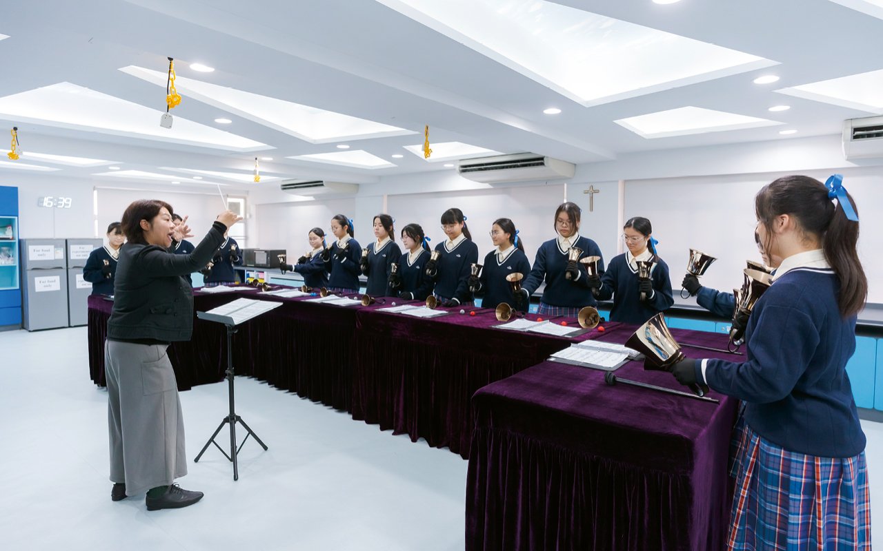 學校學生在設計、藝術、歌唱、舞蹈方面尤具天份及興趣