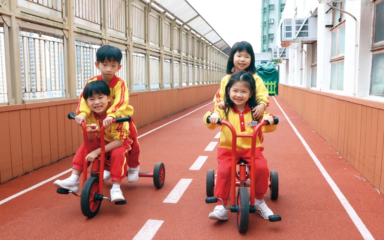 透過學校一系列多元化的課程及教學活動，促進幼兒茁壯成長