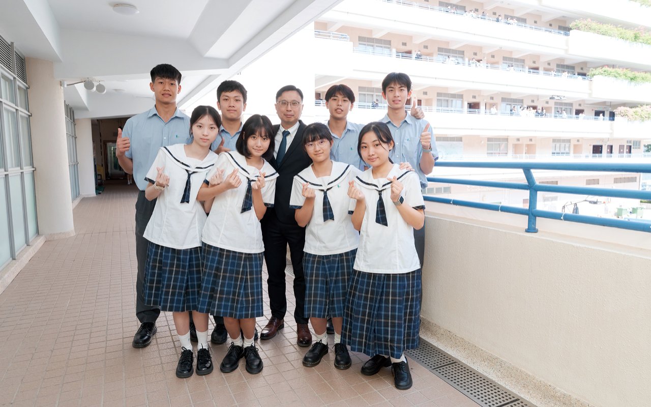 學校善用資源上的優勢，提供優質教育，以綜合提高學生素質為目標。