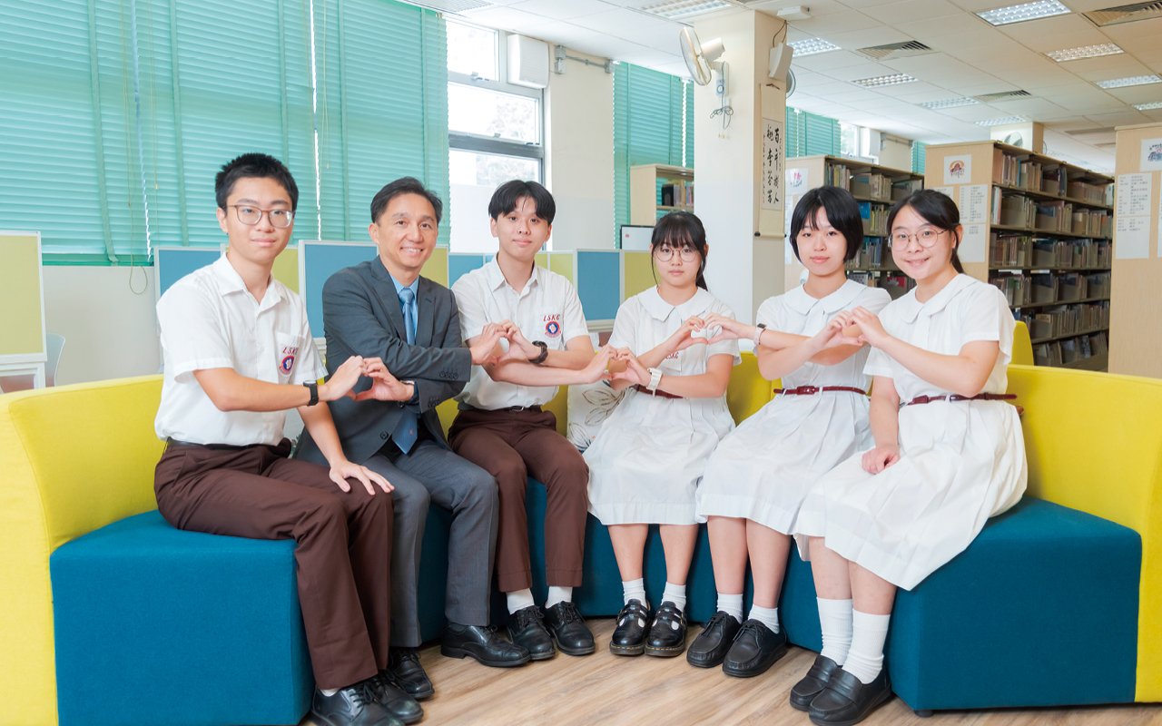 貫徹「文、行、忠、信」的校訓精神，致力提供全人教育，培養學生終生學習能力