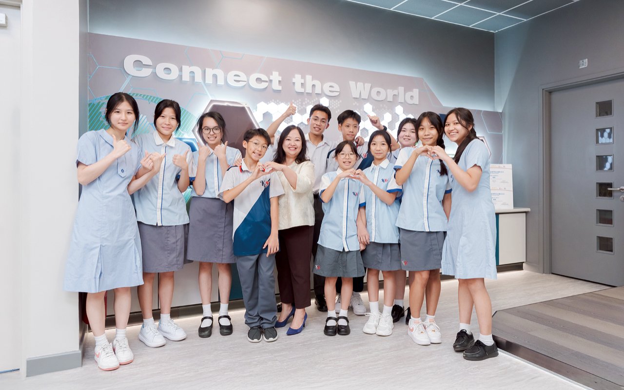 九龍三育中學以全人教育為目標，致力培養學生在靈、智、體三育的均衡發展