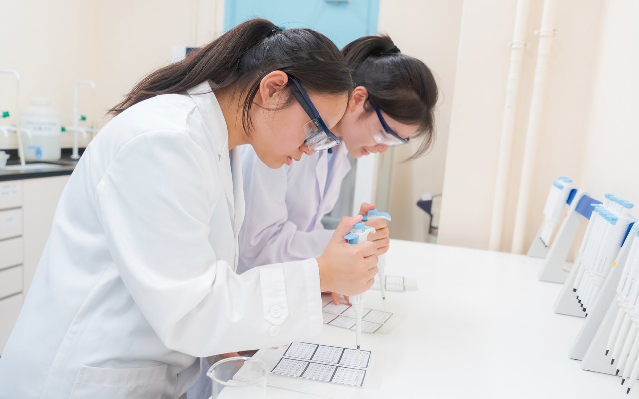 學校透過課程與課外活動培養學生對創新科技的興趣