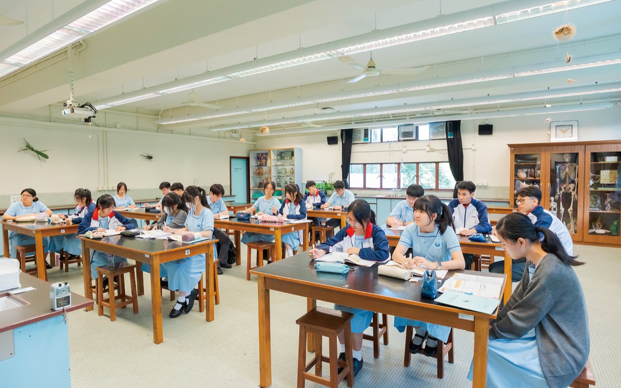 學校着重學生的全人教育，生涯規劃部聯同學生輔導組為學生設計課程