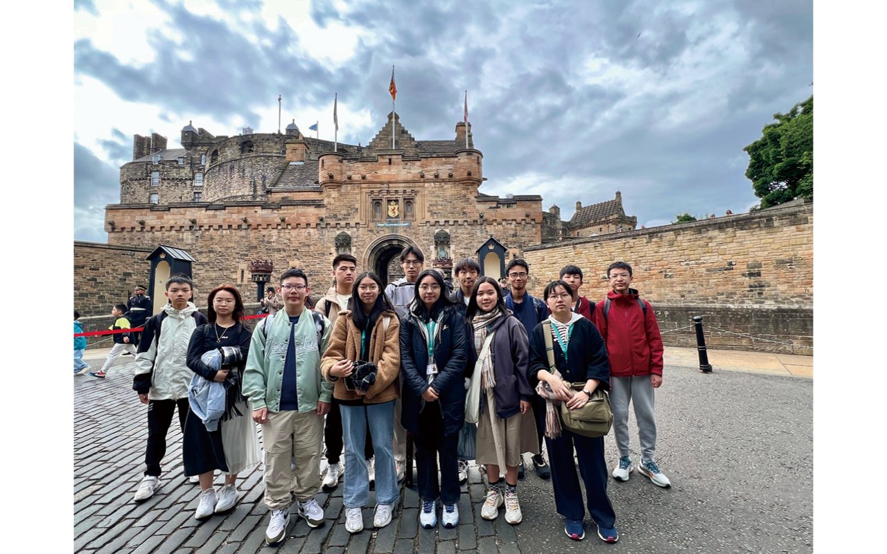 學校每年舉辦不同的英語地區交流團