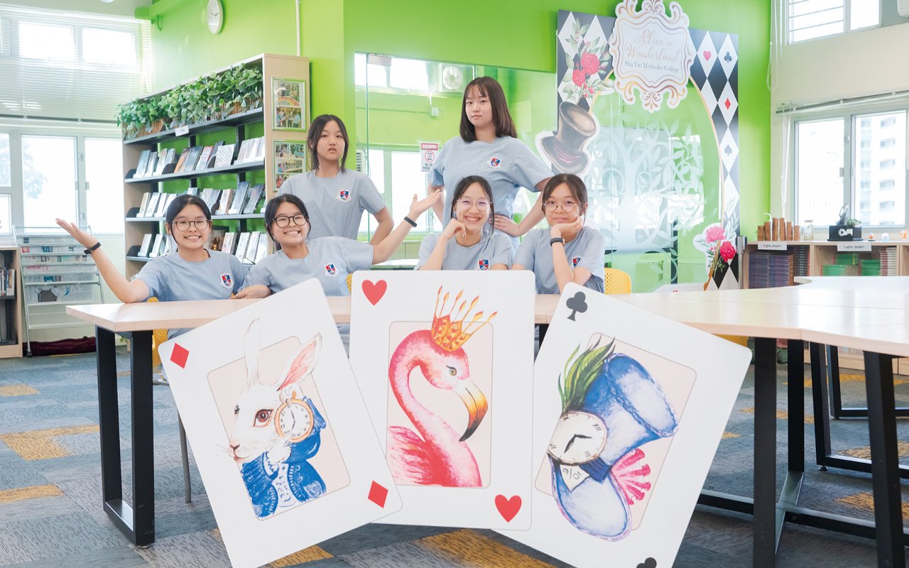 學校的Language Across Curriculum（LAC）團隊深入研究世界著名兒童文學《愛麗絲夢遊仙境》的原文