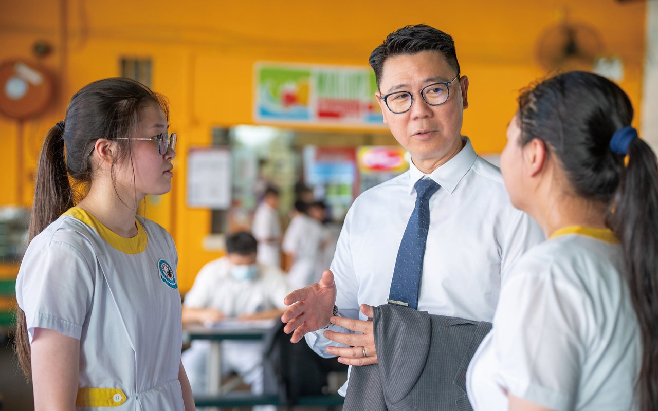 學校鼓勵他們從比賽活動中應用英語