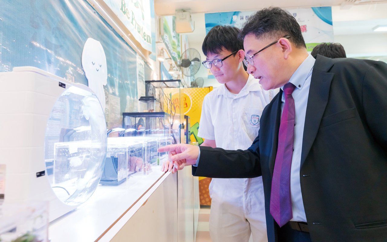 學校會為英文能力較強的中三至中六級學生舉行「國際試...