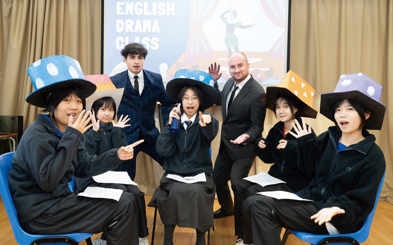 教學團隊在初中引入校本英語話劇課程