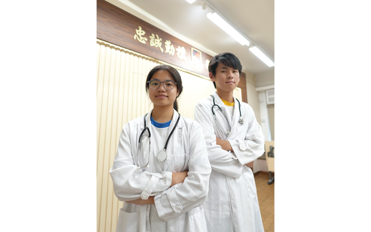 透過營造英語語境、規劃英語課程、設計多樣化活動，將英語自然連繫至校園生活之中