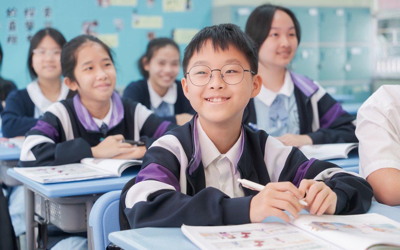 透過同學之間的日常互動，學生能在不同的生活情境中持續運用英語