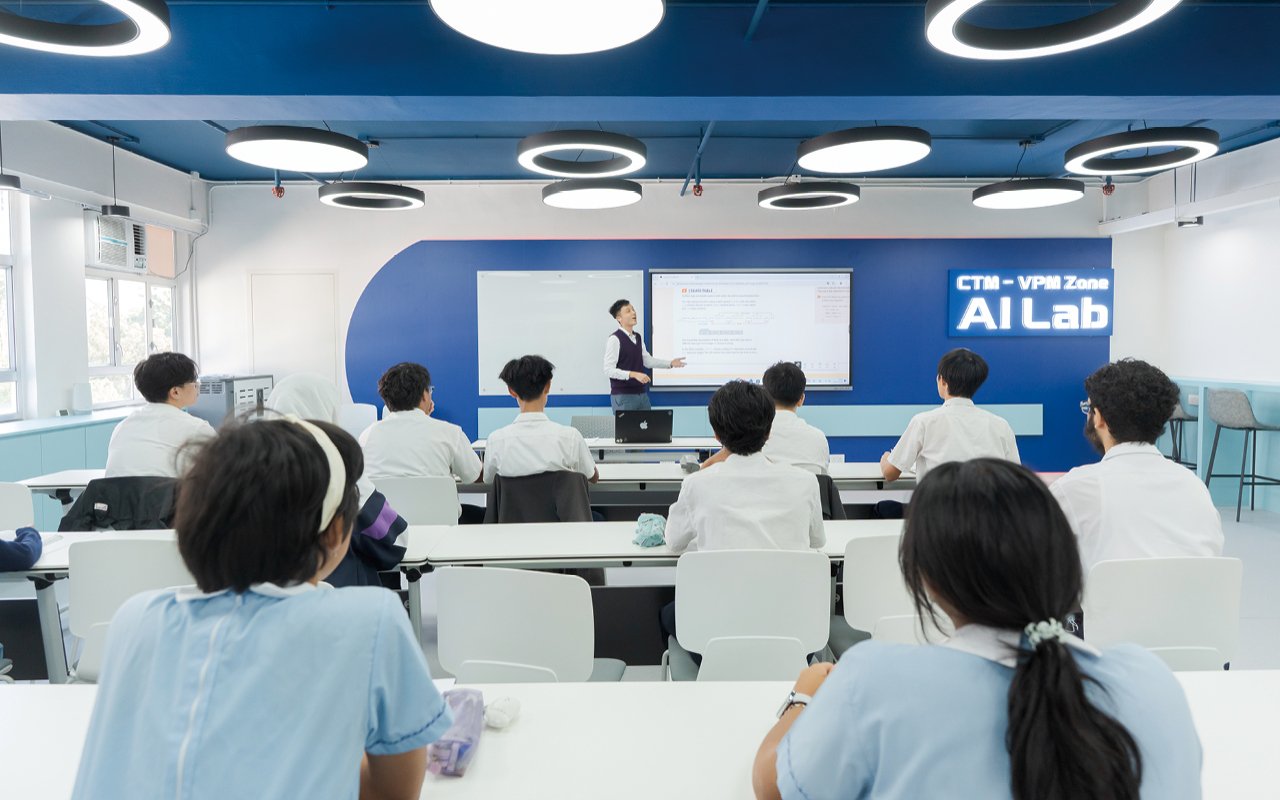 學生在上課時，時時刻刻都受到「英語環境教育」的潛移默化