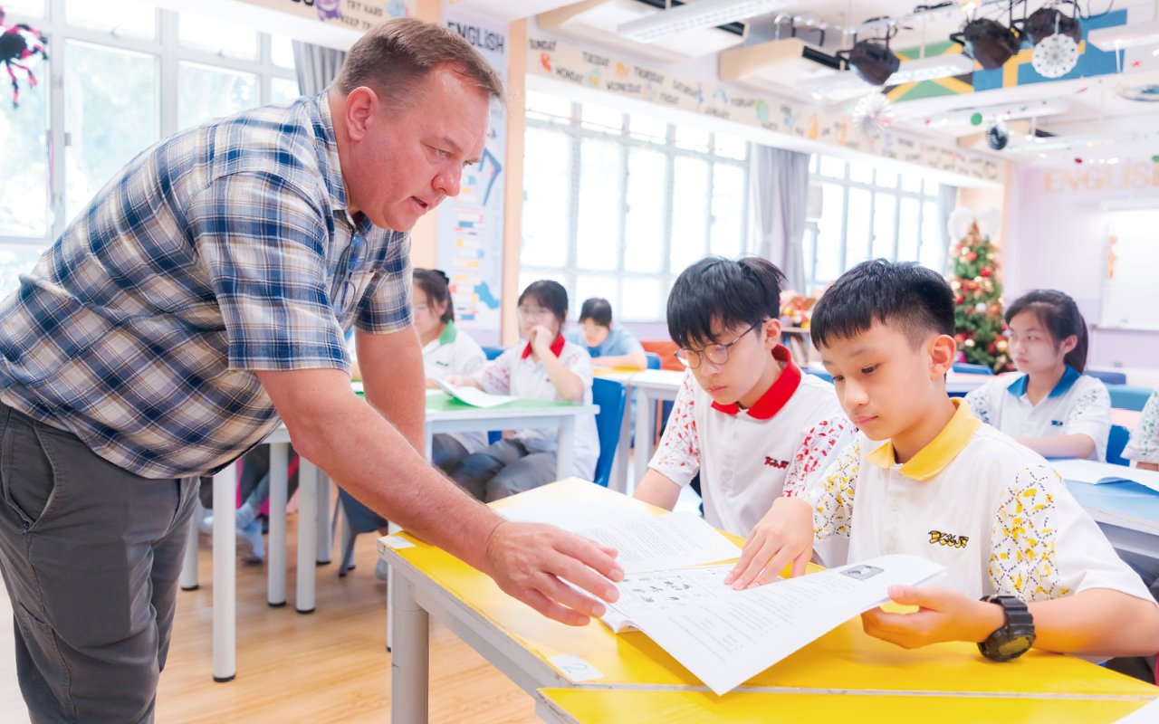 學校重視營造全校校本英語環境，藉此強化學生對使用英語學習的能力和信心