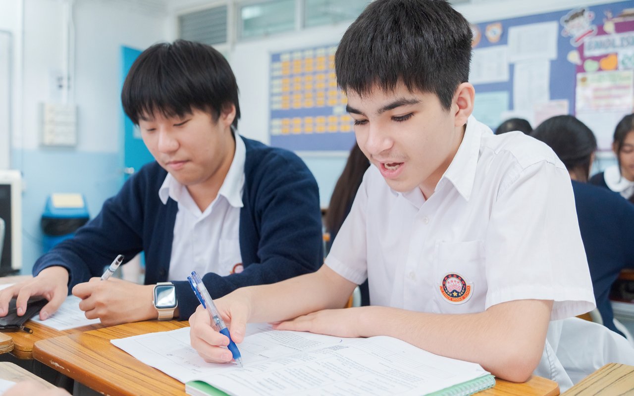 透過校園氛圍推動同學多說英語