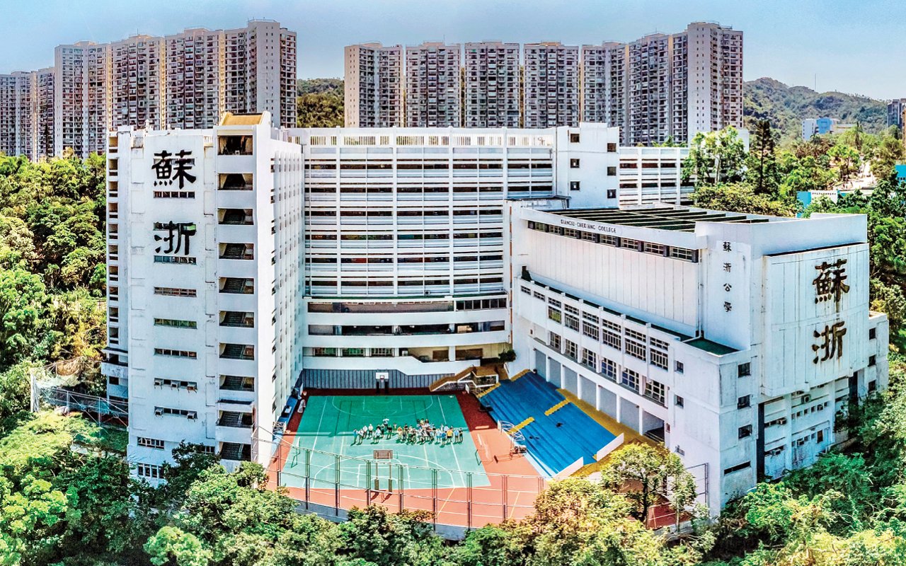 中文作根　英文為橋　讓世界觸手可及　助夢想起航
