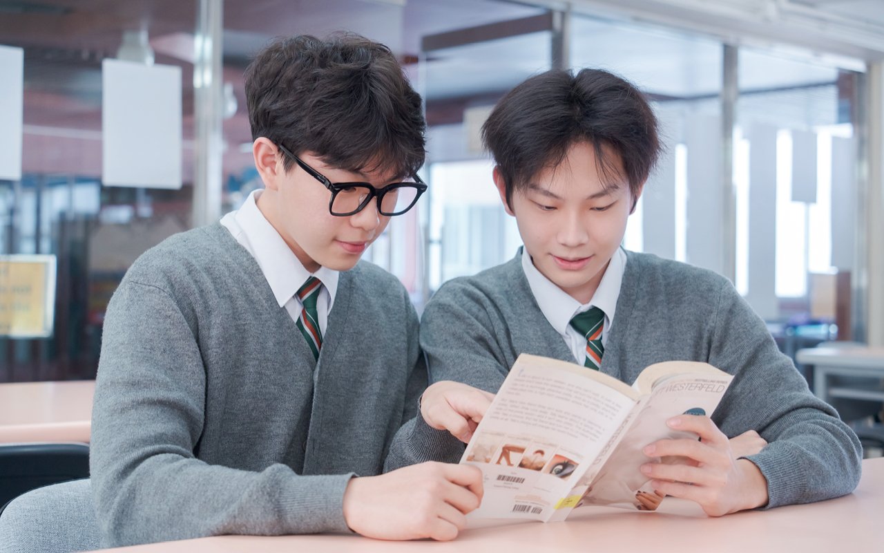 同學沉浸在一個自然、有趣的天然英文語境之中