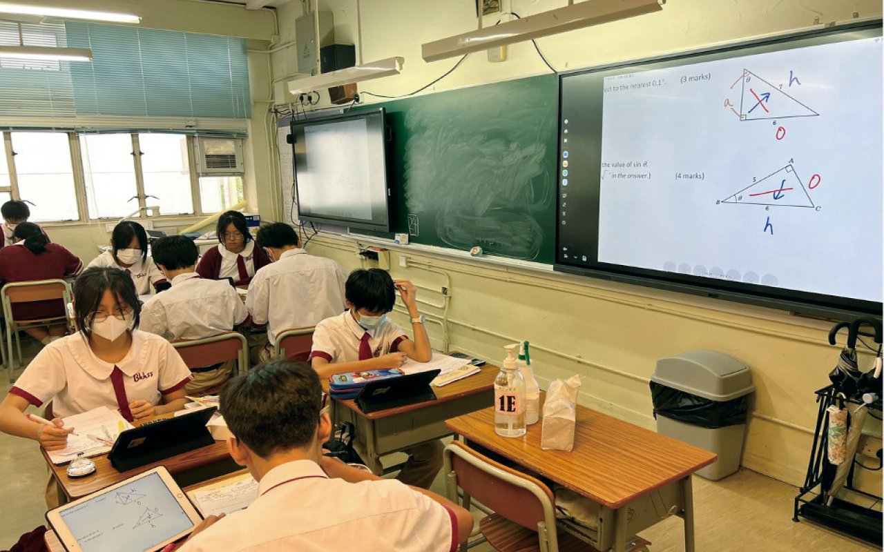 學校十分重視英語學習，由資深英文科老師出任英文科主任