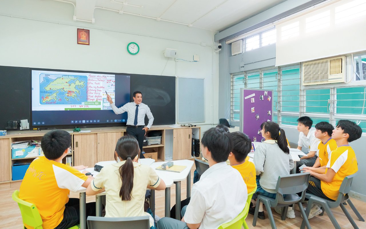 學校特設由外籍老師任教的英語會話課
