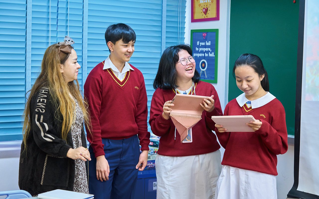 學生在2024年香港中學文憑考試中表現出色，取得100%中英文科合格率
