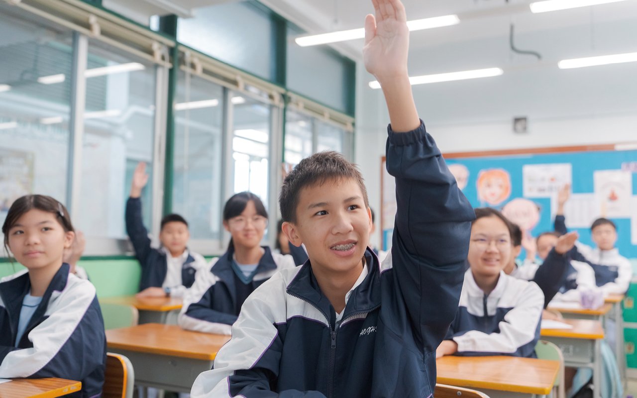 不斷豐富他們的知識和智慧，並提升語言能力和閱讀理解能力