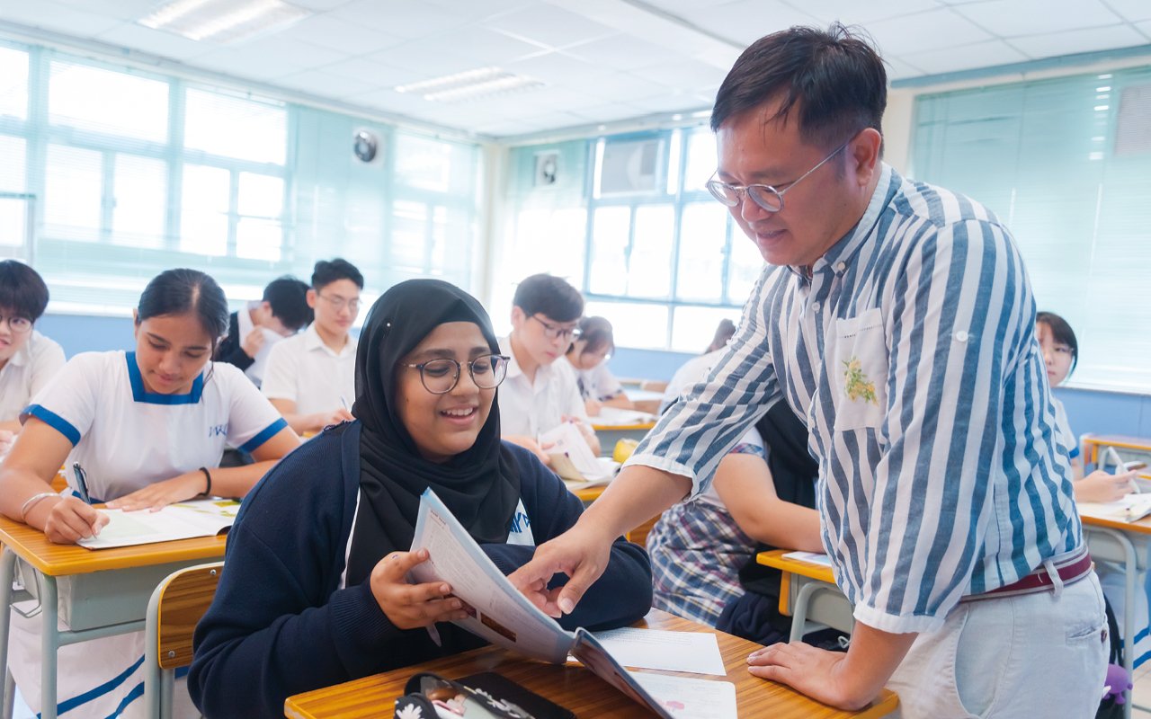為幫助學生建立系統化的學習模式，各科組在常規課堂中運用不同創新教學元素