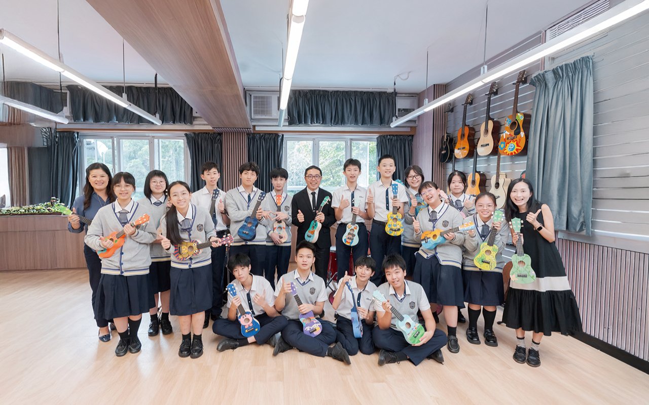 學校相當重視英語教學，幫助同學裝備好英語能力