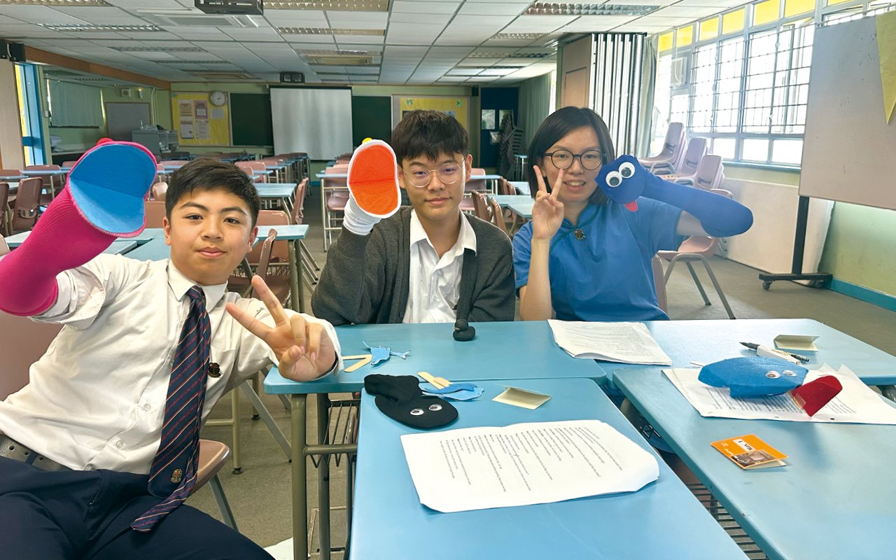 學校開設English Sock Puppets（英語布偶）