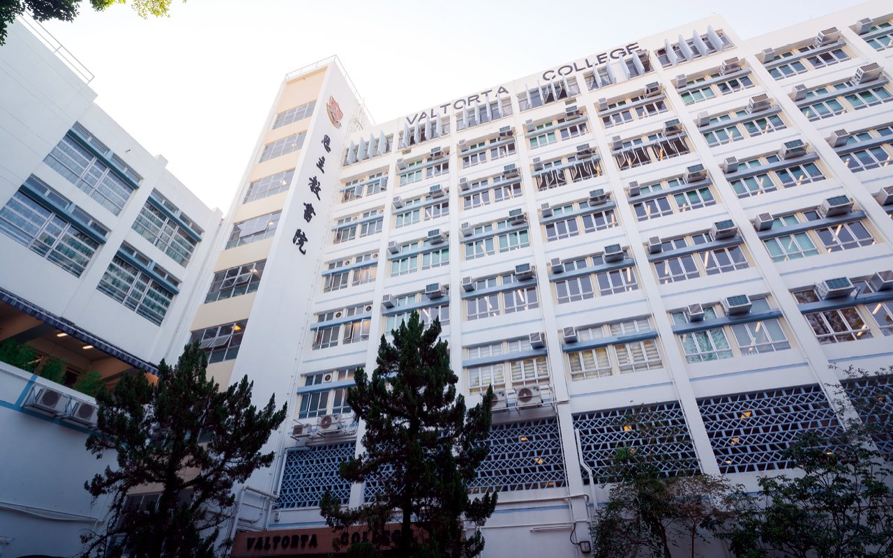 團結友愛　開啟豐盛人生　知行合一　追求卓越成就