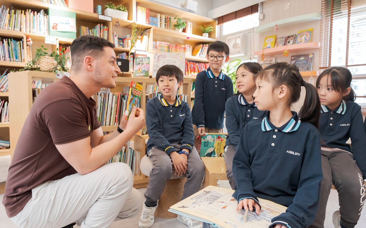 學校也設有特色活動以配合同學的學習