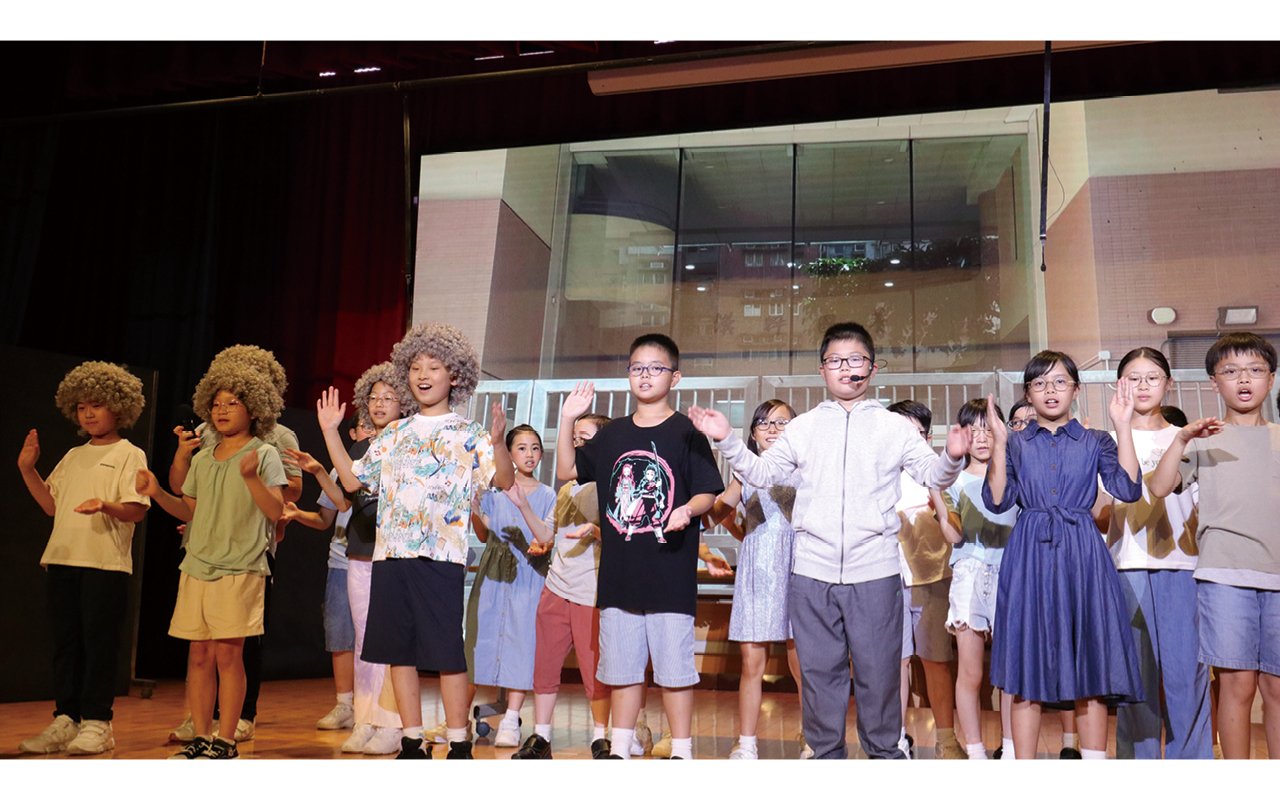 學校的英文話劇組—Drama Kings and Queens多年來參與校際戲劇比賽
